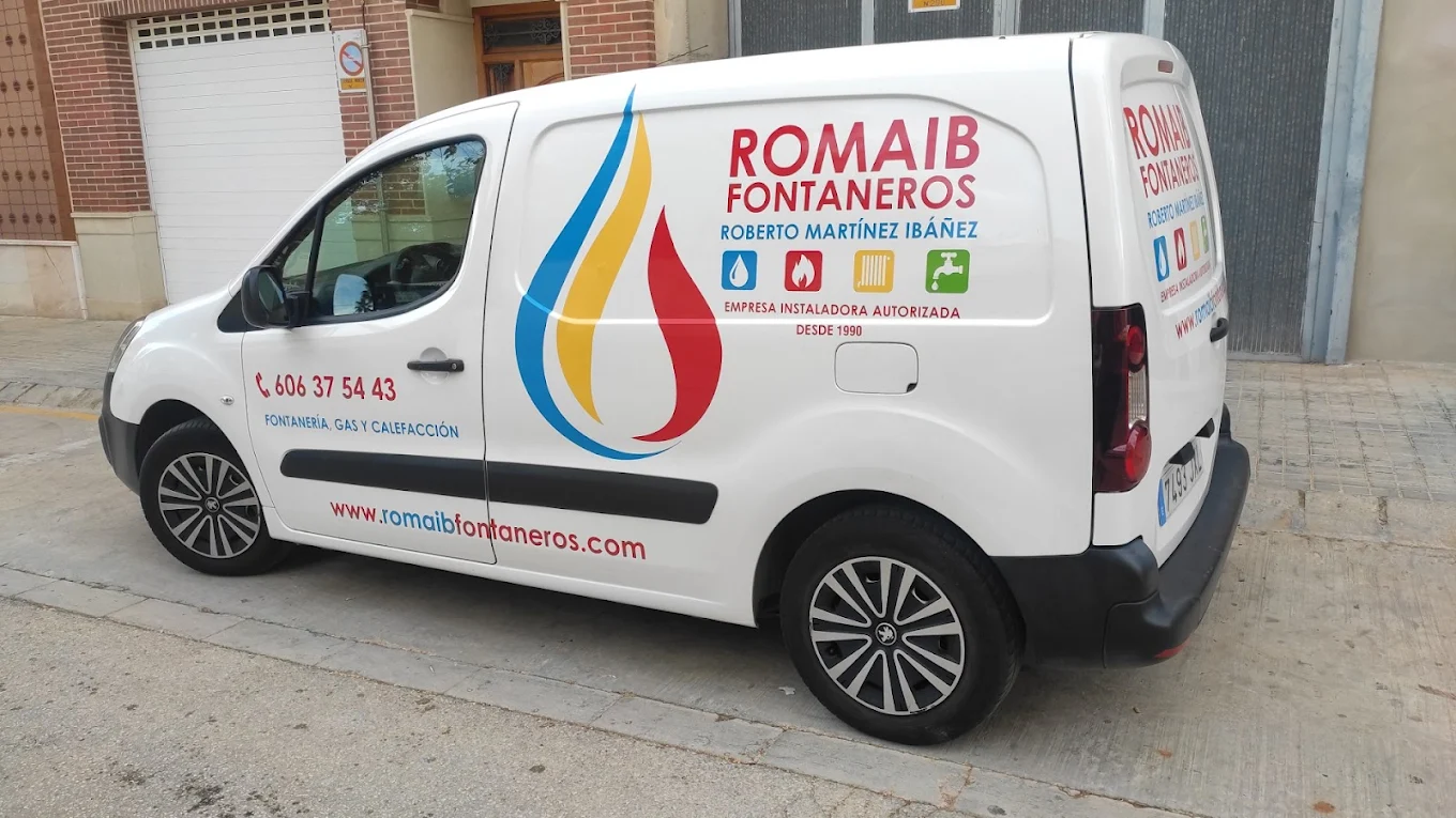 Furgoneta de Romaib Fontaneros en Paterna
